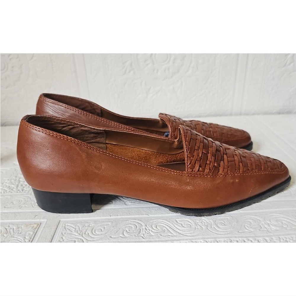 Vintage loafer with woven design size 7.5